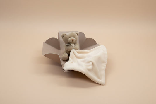 Beertje met knuffeldoekje - DouDou