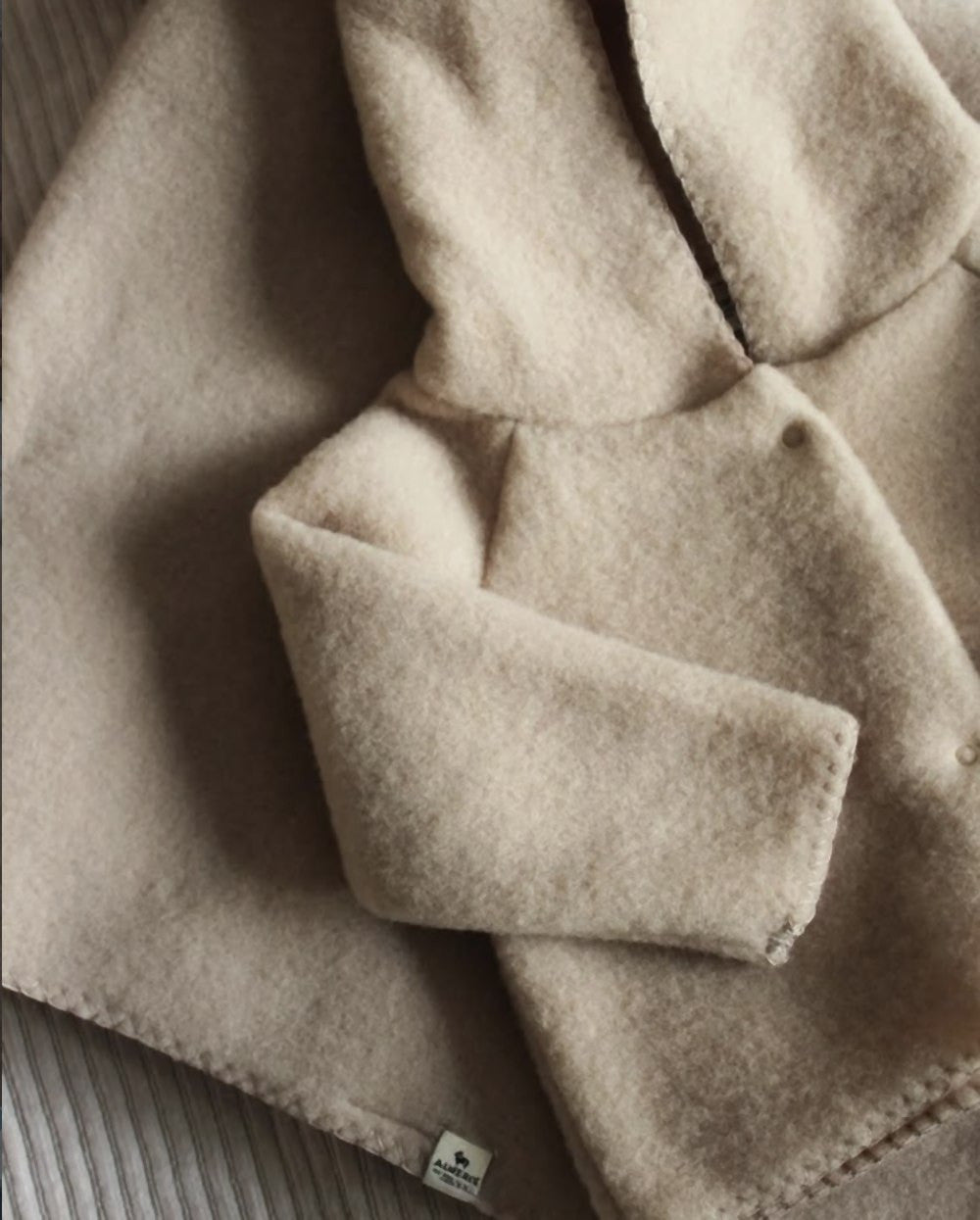 Wollen vest, muts en slofjes
