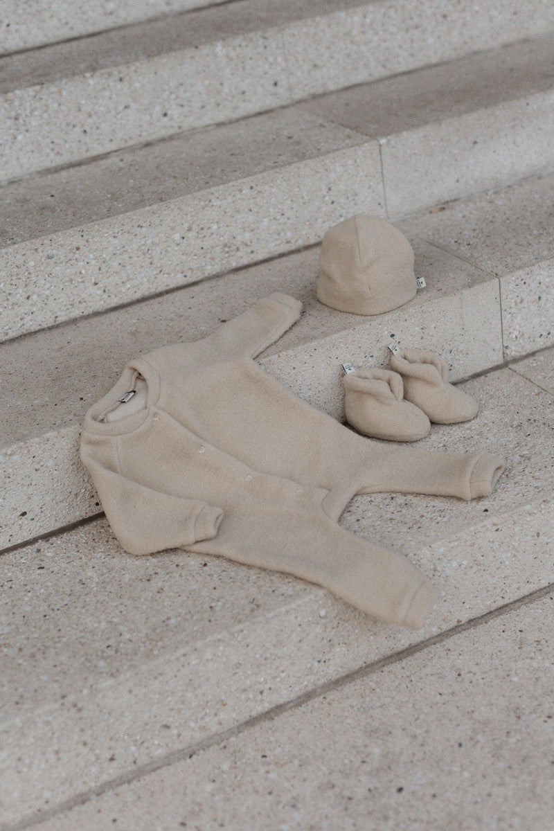 Wollen vest, muts en slofjes