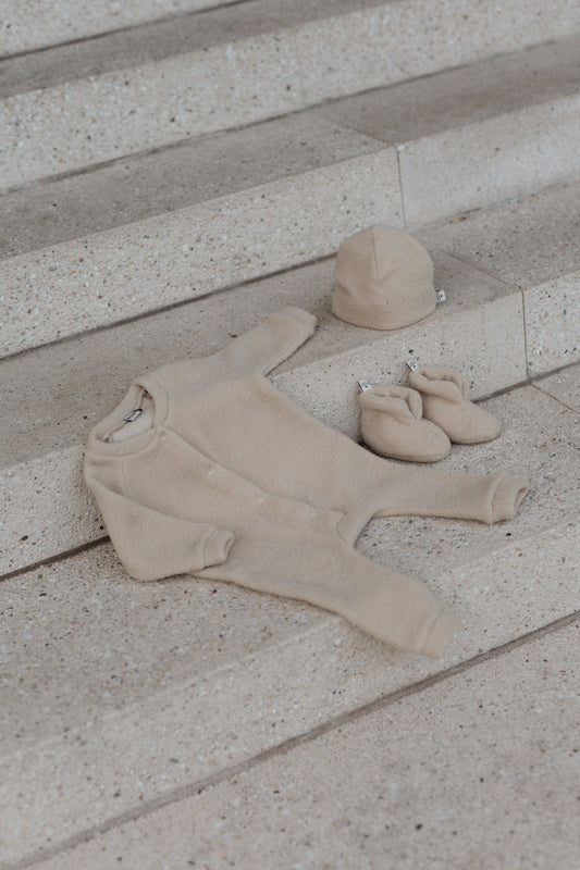 Wollen vest, muts en slofjes